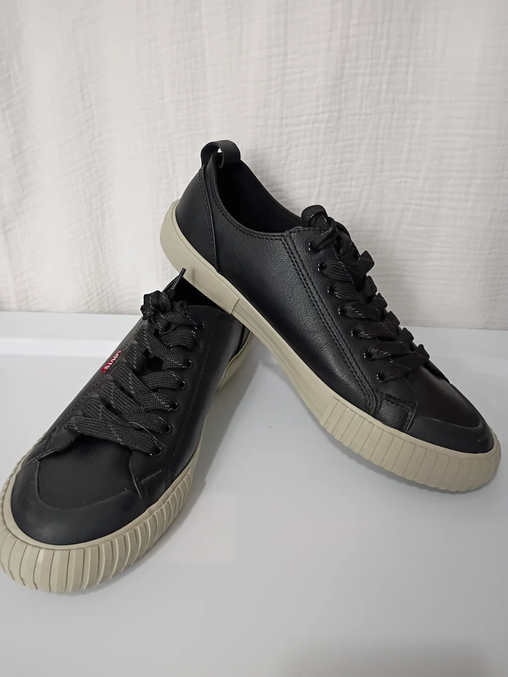 LEVI'S MEN’S LOW-TOP SNEAKERS - Black with Tan Sole - SIZE 8.5 NWOT